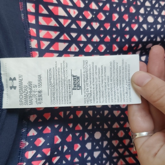 4 for $20 Under Armour Capri Workout leggings in Size Small - Picture 4 of 4